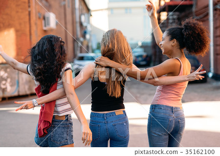 Best friends walking together in a city 35162100