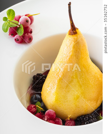 dessert, baked pear 35162752