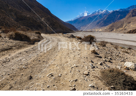 road from Jomsom to Kagbeni 35163433