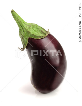 Eggplant or aubergine vegetable isolated on white 35163946