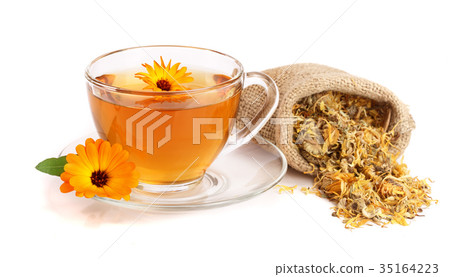 Calendula tea with fresh and dried flowers Calendula tea with fresh and dried flowers 35164223