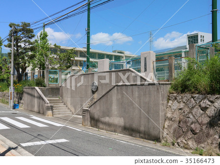 Nishinomiya City Kamogawa Elementary School 35166473