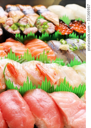 Hand-rolled sushi Hand-rolled sushi 35166987