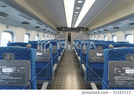 東海道新幹線的內部視圖 東海道新幹線的內部視圖 35167213
