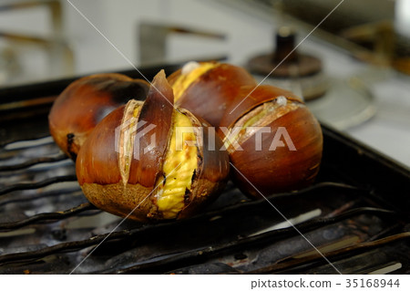 Baked chestnut 35168944