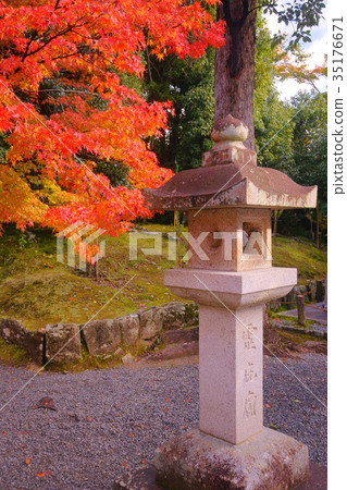 Tenryuji Temple Hachimansha in early autumn 35176671
