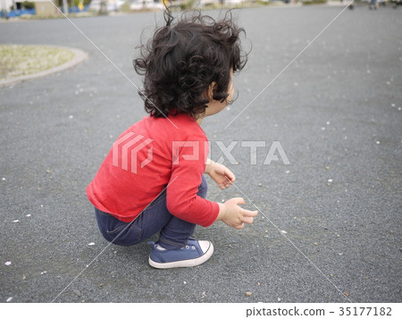 一個在櫻花舞蹈公園亂搞的孩子 35177182