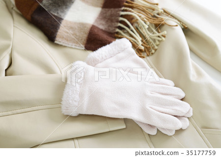 Winter fashion image 35177759