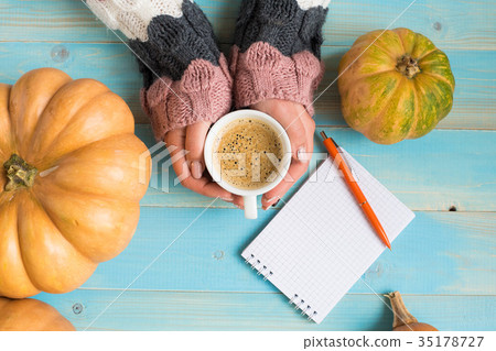 hands holding cup coffee hands holding cup coffee 35178727