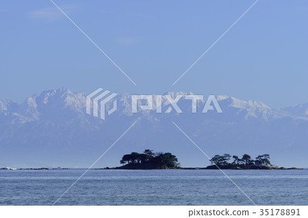 Abuko and Tateyama mountain range Abuko and Tateyama mountain range 35178891