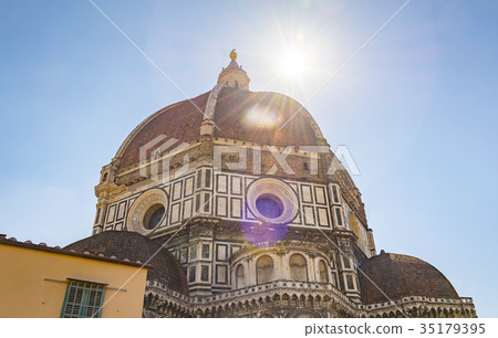 The famous Brunelleschi's dome in Florence The famous Brunelleschi's dome in Florence 35179395