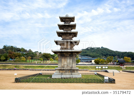 Gyeongrim-ji Temple Geo-ryong Stone Pagoda (National Treasure No. 9) 35179472