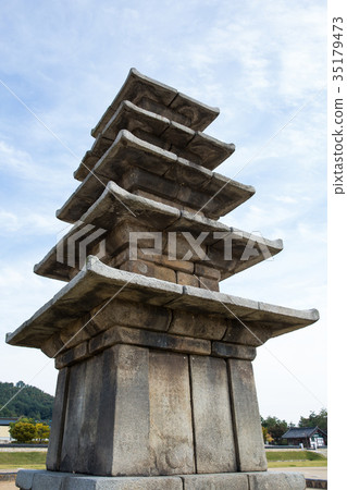 Gyeongrim-ji Temple Geo-ryong Stone Pagoda (National Treasure No. 9) 35179473