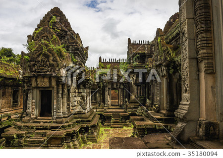 Angkor Wat temple Angkor Wat temple 35180094