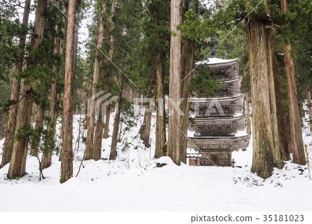 Mt. Haguro in winter: Snow scenery and five-story pagoda, Dewa Sanzan Shrine, Yamagata tourist spots Mt. Haguro in winter: Snow scenery and five-story pagoda, Dewa Sanzan Shrine, Yamagata tourist spots 35181023