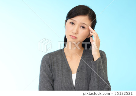 Woman with a tired look Woman with a tired look 35182521