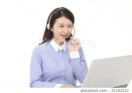 一個微笑的操作員 35182522