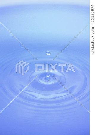 Water droplets 35183974