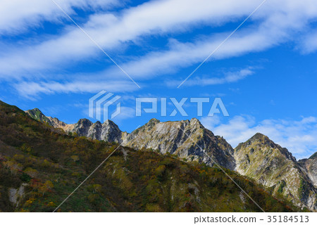 長野北部阿爾卑斯山假回歸秋季 35184513