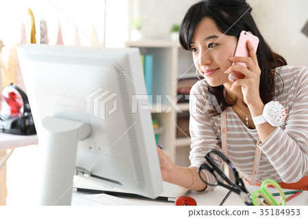 Fashion designer who works 35184953