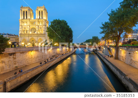 Notre Dame de Paris Cathedral  35185353