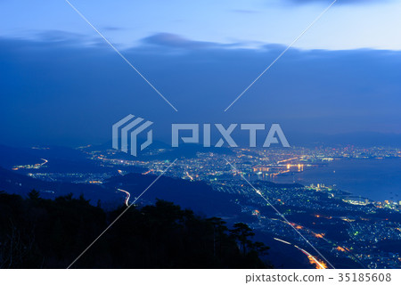 廣島的夜景從山的一個視圖 35185608