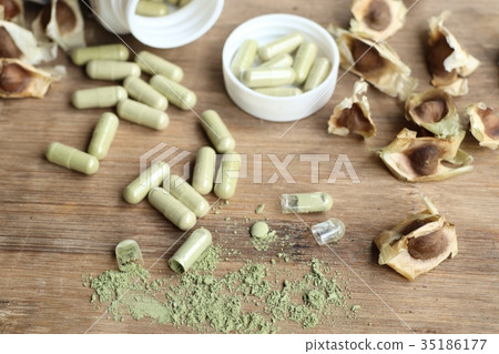 Moringa capsules Moringa capsules 35186177