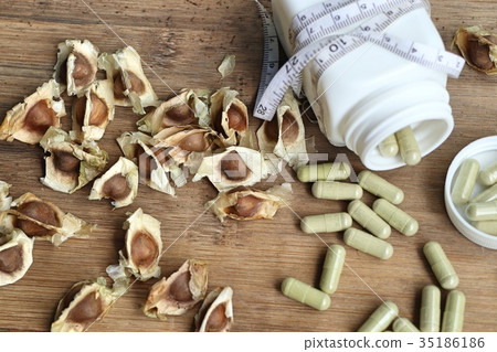 Moringa capsules 35186186