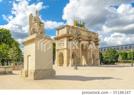 Arc de Triomphe du Carrousel in paris 35186187