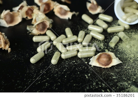 Moringa capsules Moringa capsules 35186201