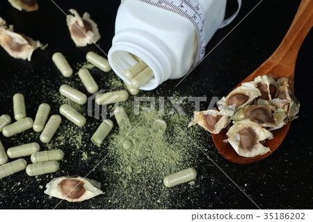 Moringa capsules Moringa capsules 35186202