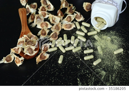 Moringa capsules Moringa capsules 35186205