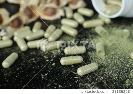 Moringa capsules 35186208