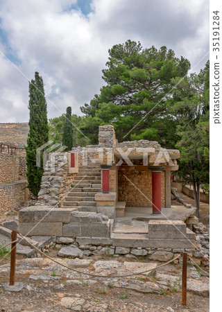 Knossos palace on Crete, Greece Knossos palace on Crete, Greece 35191284