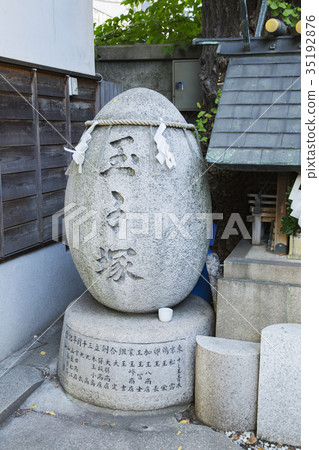 Tsukiji Haha Inari Shrine Tamakozuka 35192876