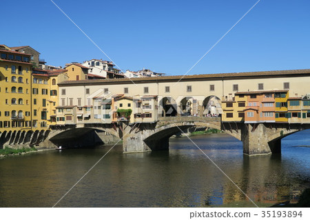 Ponte Vecchio in the historical center of Florence Ponte Vecchio in the historical center of Florence 35193894