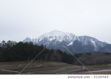 Mt. Bukoyama seen from Sheep Mountain Park 35194564