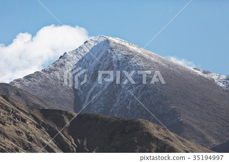high mountain pass in Tibet mountain landscape 35194997