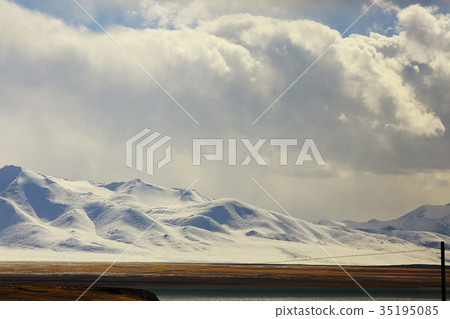 mountain landscape of the cliff in the Himalayas 35195085