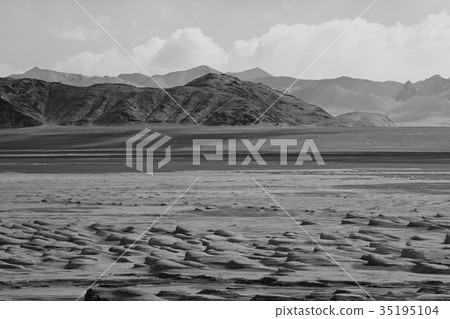 mountain landscape of the cliff in the Himalayas 35195104