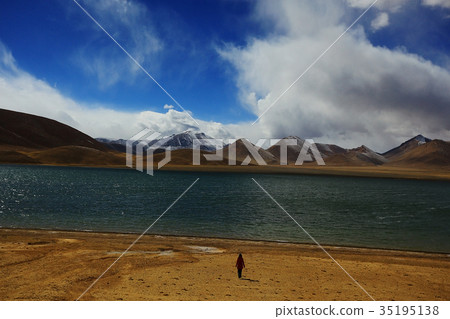 high mountain pass in Tibet mountain landscape high mountain pass in Tibet mountain landscape 35195138