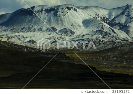 high mountain pass in Tibet mountain landscape high mountain pass in Tibet mountain landscape 35195171
