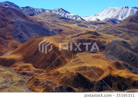 mountain landscape of the cliff in the Himalayas 35195331