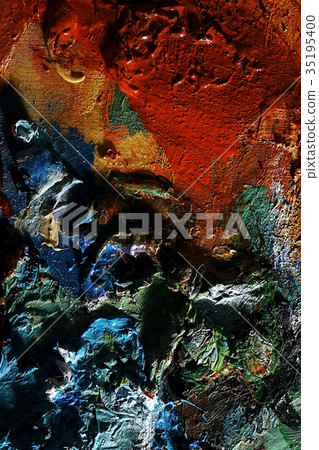 The artist paints a portrait of oil The artist paints a portrait of oil 35195400