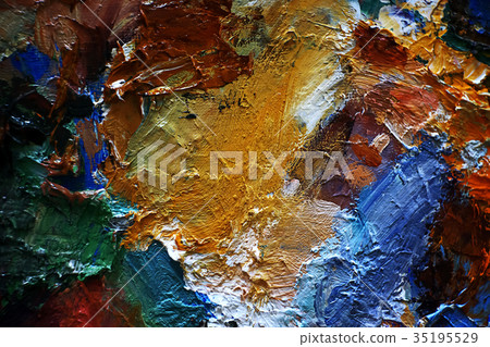 The artist paints a portrait of oil The artist paints a portrait of oil 35195529