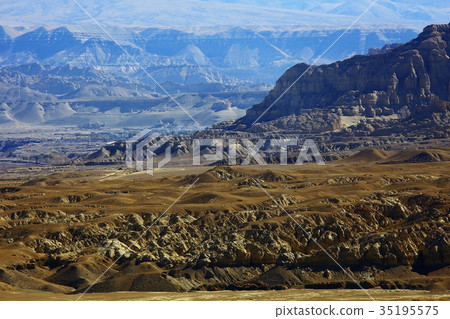 high mountain pass in Tibet mountain landscape high mountain pass in Tibet mountain landscape 35195575