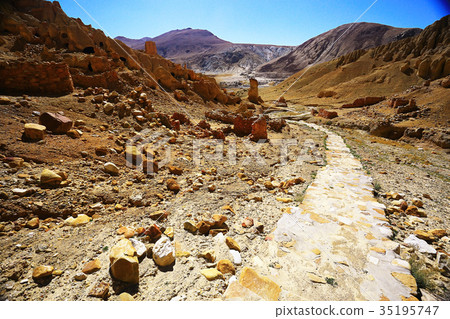 soil corrosion cracks on the ground soil corrosion cracks on the ground 35195747
