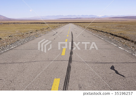 dusty road trip 35196257