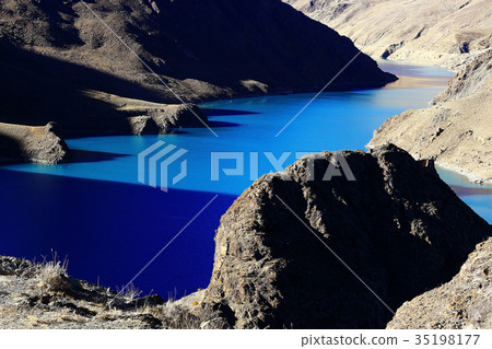 sacred lake in tibet landscape sacred lake in tibet landscape 35198177