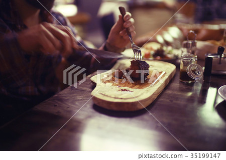 restaurant steak serving food dinner 35199147